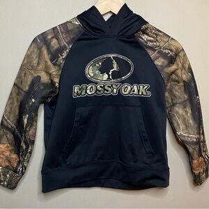 Mossy Oak Hoodie Boys Size 8 Black Spell Out Camouflage Outdoors Pockets